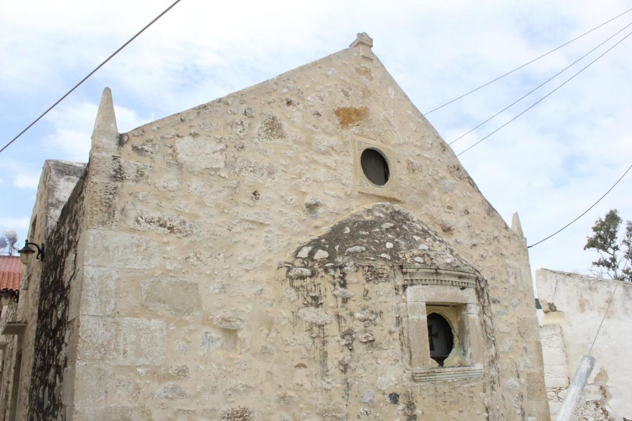 Piedra Residence Pigi  Exterior photo
