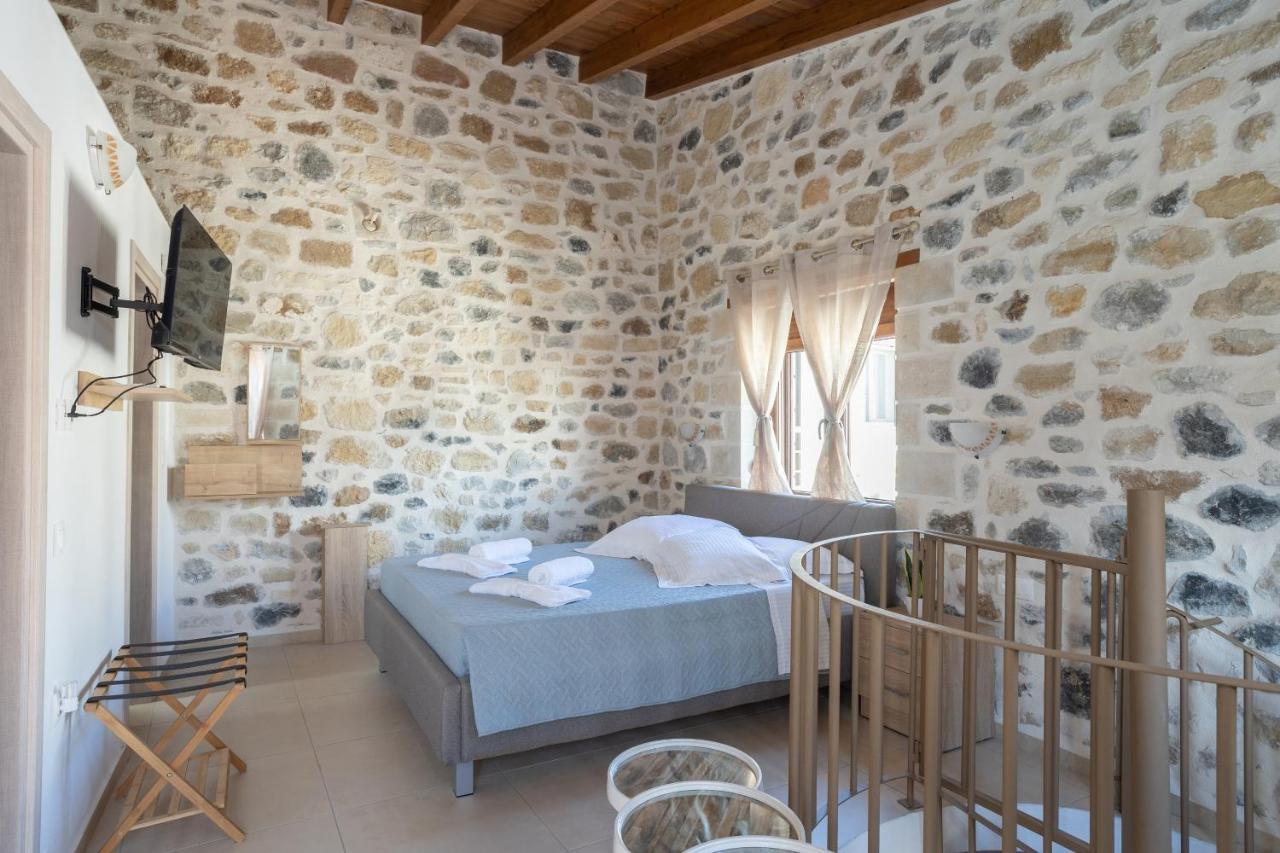 Piedra Residence Pigi  Exterior photo