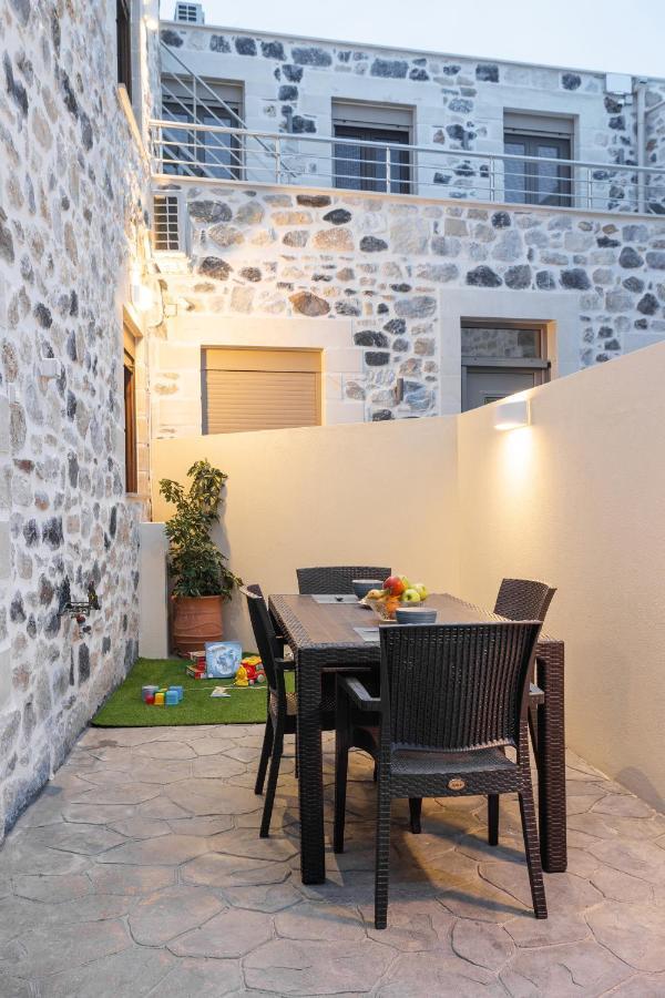 Piedra Residence Pigi  Exterior photo